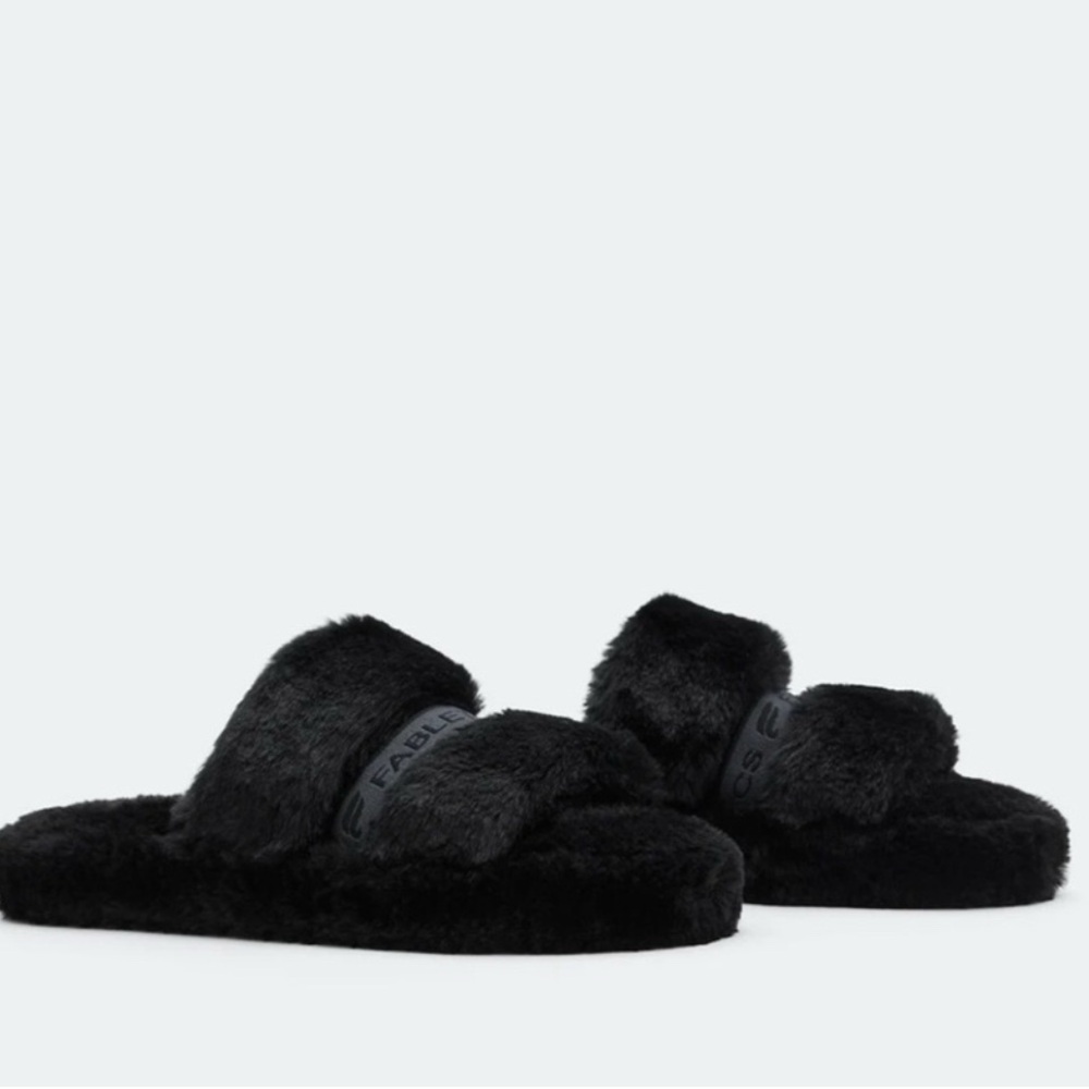 NEW FABLETICS Cozy Black Faux Fur Slides Sandals Size 10 - Picture 4 of 10